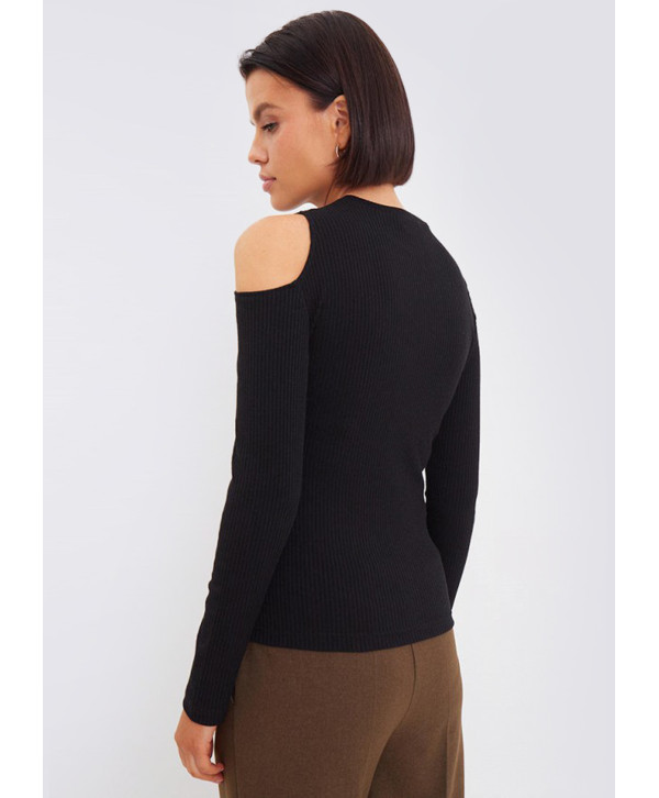 Гольф в рубчик з відкритими плечима Гольф в рубчик з відкритими плечима