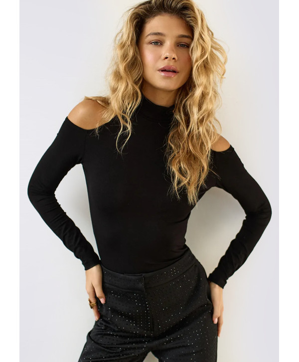 Лонгслів з вирізами на плечах