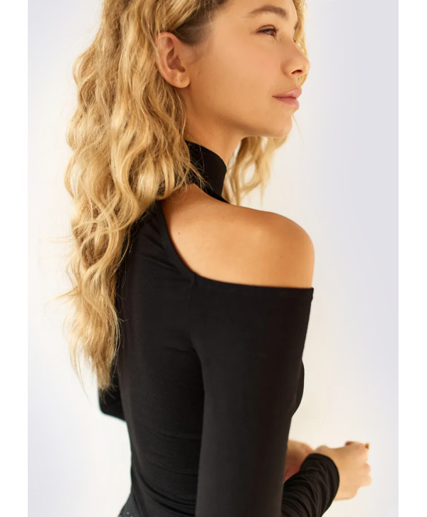 Лонгслів з вирізами на плечах