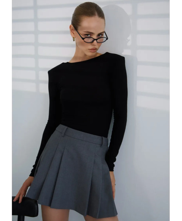 Лонгслів з підплічниками та відкритою спиною Лонгслів з підплічниками та відкритою спиною