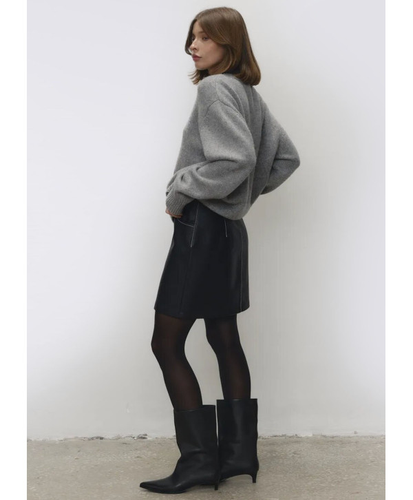 Чорна міні-спідниця зі штучної шкіри з контрастною строчкою